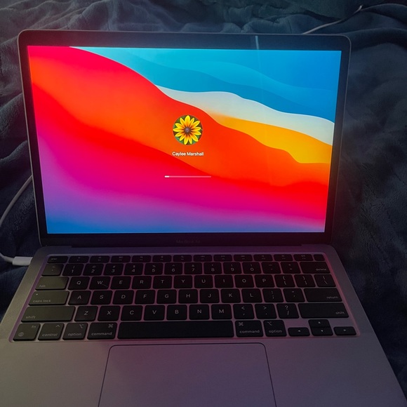 2020 MacBook Air barely used paid over $1100 asking $750!